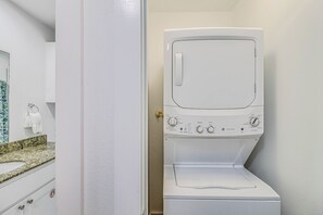Interior - Golf Cart + Community Pool | Mins to Gulf Beaches | Sandy Shores (Port Aransas)