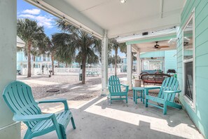 Terrace/patio - Golf Cart + Community Pool | Mins to Gulf Beaches | Sandy Shores (Port Aransas)