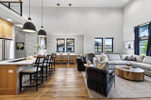Smart-TV, Kamin, Tischfußball, Tischtennisplatte
