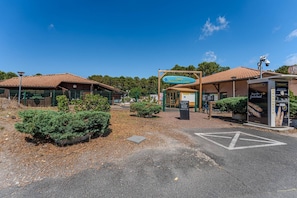 Exterior - Holiday Home “La Cabane 2 - Bassin d’Arcachon” with Shared Pool and Private Garden (Gujan-Mestras)