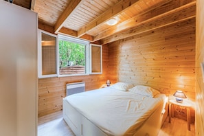 2 bedrooms - Holiday Home “La Cabane 2 - Bassin d’Arcachon” with Shared Pool and Private Garden (Gujan-Mestras)