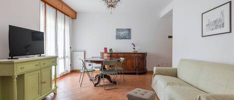 Apartment, 2 Bedrooms, Balcony | Living area | 30-inch TV with satellite channels