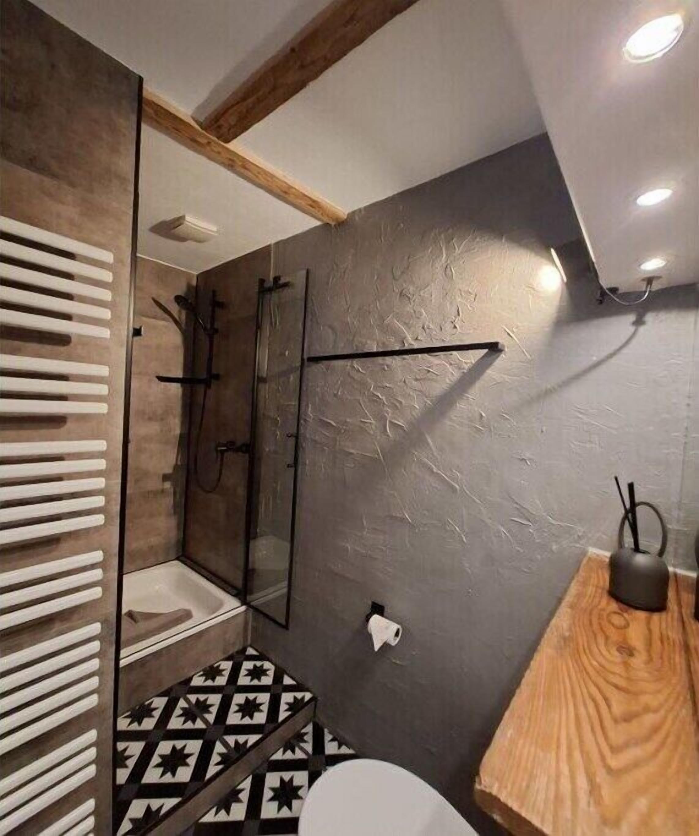 Douche, sèche-cheveux