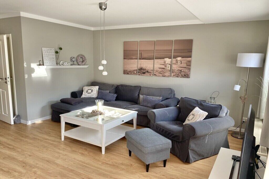 TV connectée, lecteur de DVD, livres, chaîne hi-fi