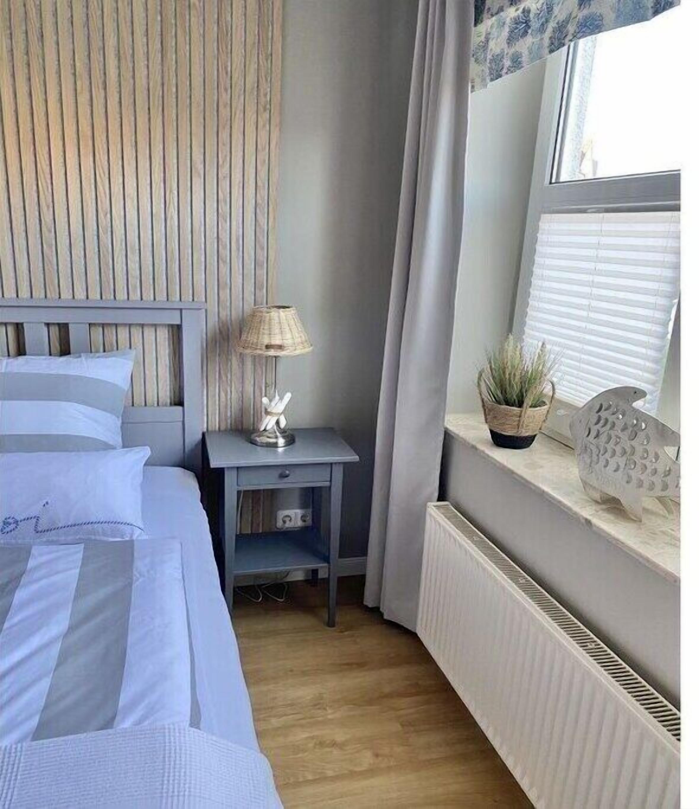 Bügeleisen/Bügelbrett, Reisekinderbett, kostenloses WLAN, Bettwäsche