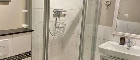 Douche, sèche-cheveux