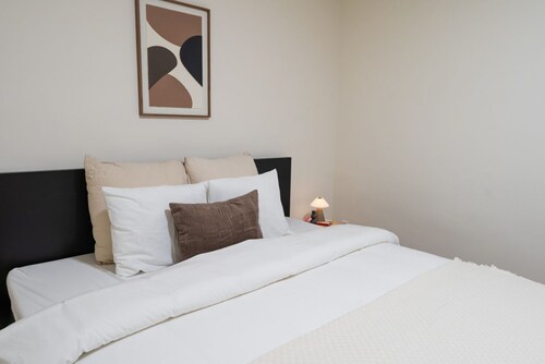 15-Min to Ghent Center | Cozy Private Room with Wi-Fi