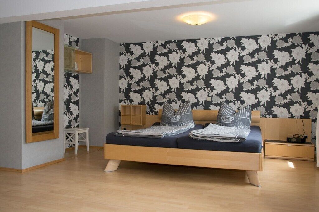 1 habitación, tabla de planchar con plancha, wifi gratis y ropa de cama 