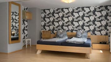 1 habitación, tabla de planchar con plancha, wifi gratis y ropa de cama