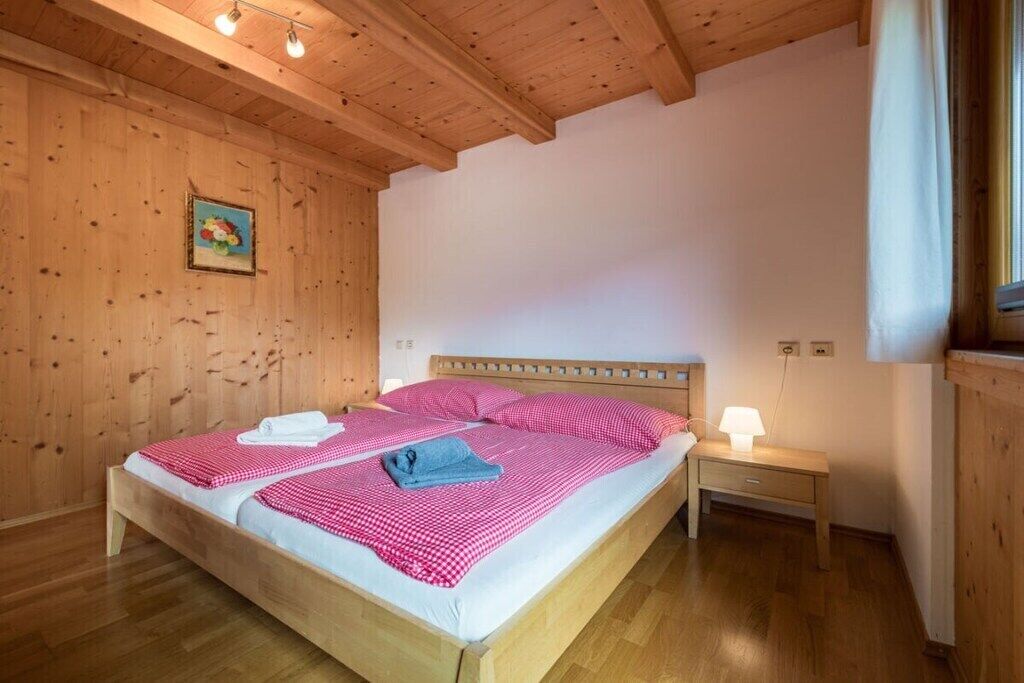 Bügeleisen/Bügelbrett, Reisekinderbett, kostenloses WLAN, Bettwäsche