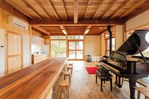 A wooden interior with a piano, bar area, and large windows. - Hibiki no Fumoto Sauna Glamping FUMOTO Day befo / Sukagawa City Fukushima (Sukagawa City)