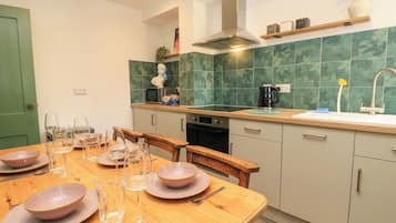 Cookware/dishes/utensils