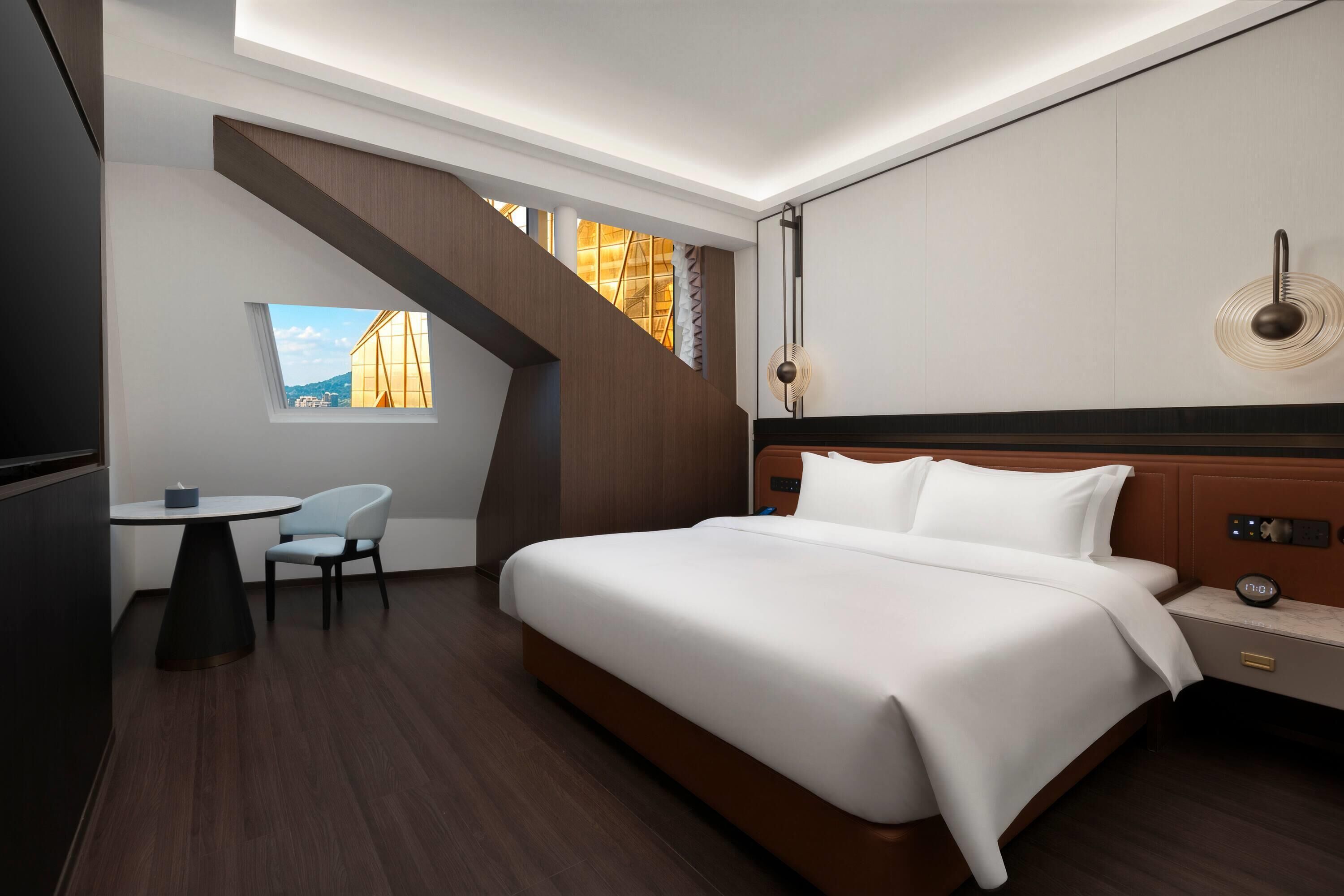 Standard Room, 1 King Bed, Smoking