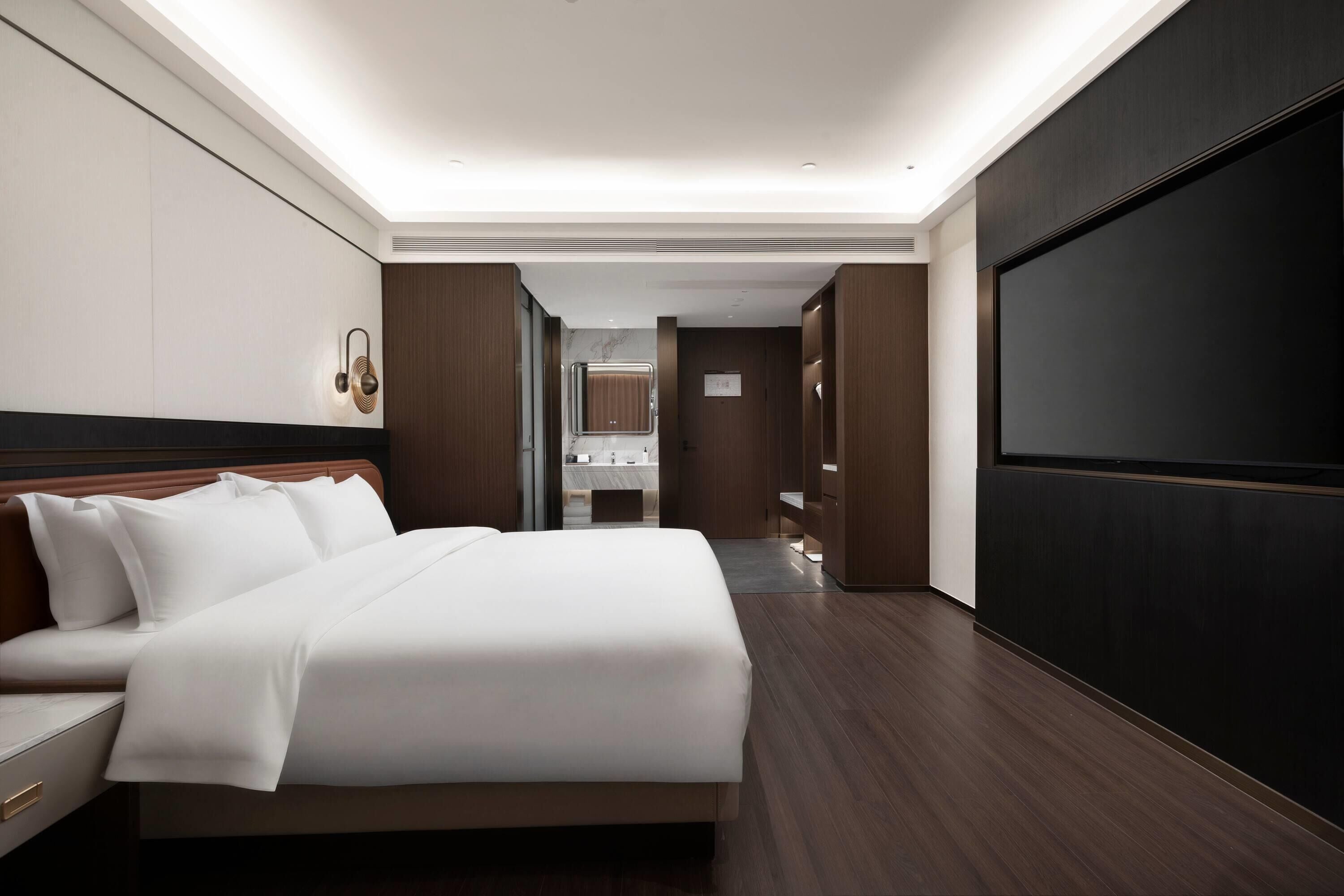 Deluxe Room, 1 King Bed, Smoking