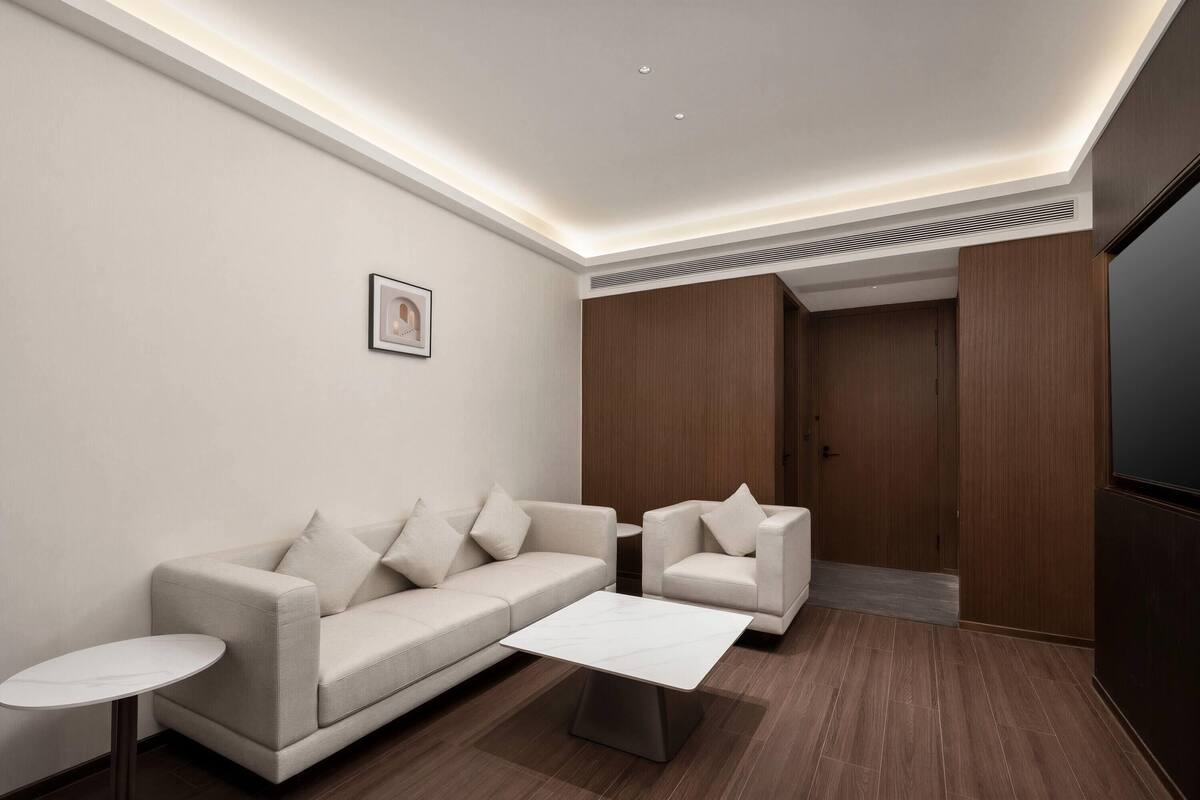 Executive Suite, 1 King Bed, Smoking, River View