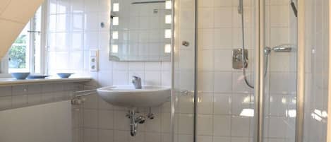 Douche, sèche-cheveux