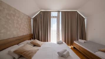 2 bedrooms, iron/ironing board, travel crib, WiFi (free)
