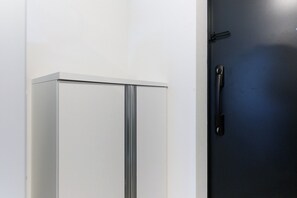 A door with a handle and a white cabinet with a handle. - Monthly Rental A2 201  4minute walk from Sangenjaya Station  Maximum 2 people  WiFi / Setagaya Ward Tokyo (Setagaya Ward)
