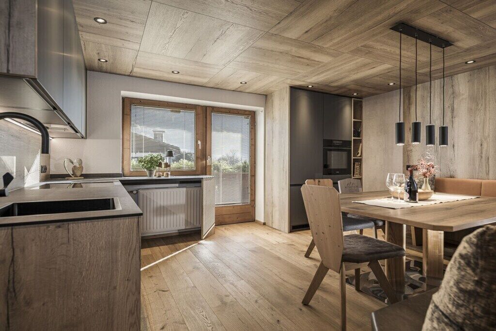 Fridge, oven, stovetop, coffee/tea maker