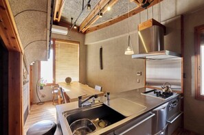 Fridge, microwave, stovetop, cookware/dishes/utensils - NonSmoking Entire House Rental Experience Japa / Minamitsuru District Yamanashi (Minamitsuru District)