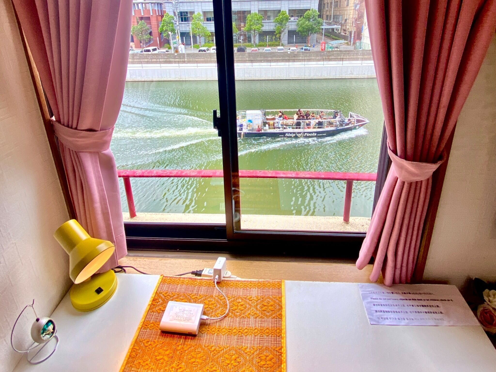 Free WiFi, bed sheets