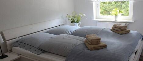 Iron/ironing board, free WiFi, bed sheets
