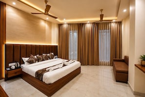 Deluxe Double Room | Desk, laptop workspace, free WiFi