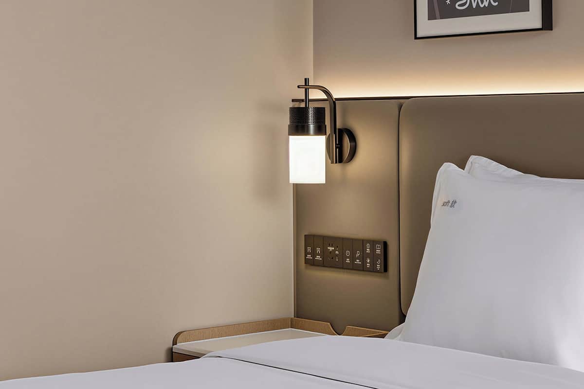 Upgraded Standard Room | Down comforters, in-room safe, desk, laptop workspace