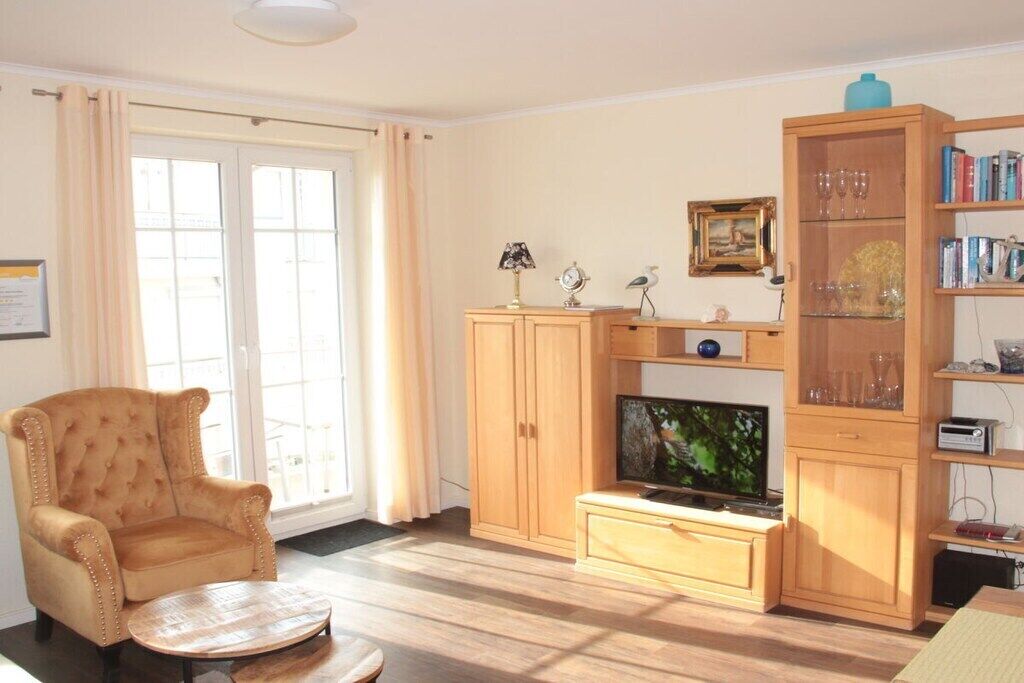Smart TV, DVD player, books, stereo