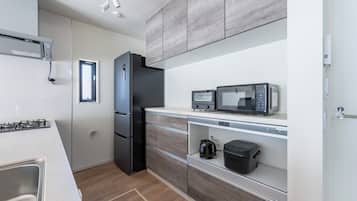 Fridge, microwave, stovetop, cookware/dishes/utensils
