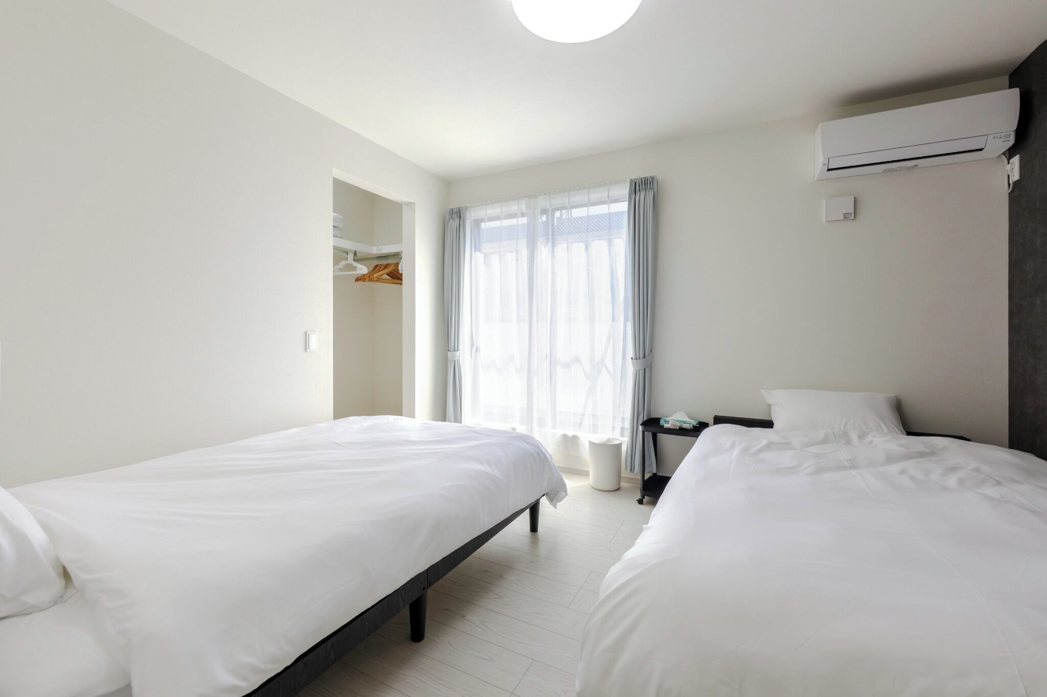 Iron/ironing board, free WiFi, bed sheets