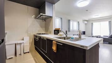 Fridge, microwave, stovetop, cookware/dishes/utensils