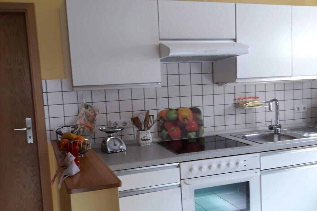 Kylskåp, mikrovågsugn, ugn och spishäll