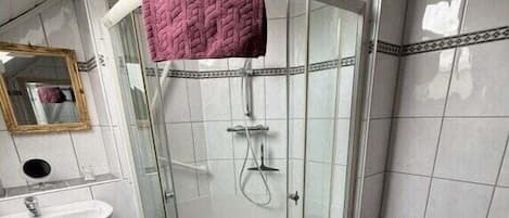 Douche, sĂšche-cheveux