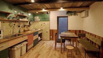 Fridge, microwave, stovetop, cookware/dishes/utensils