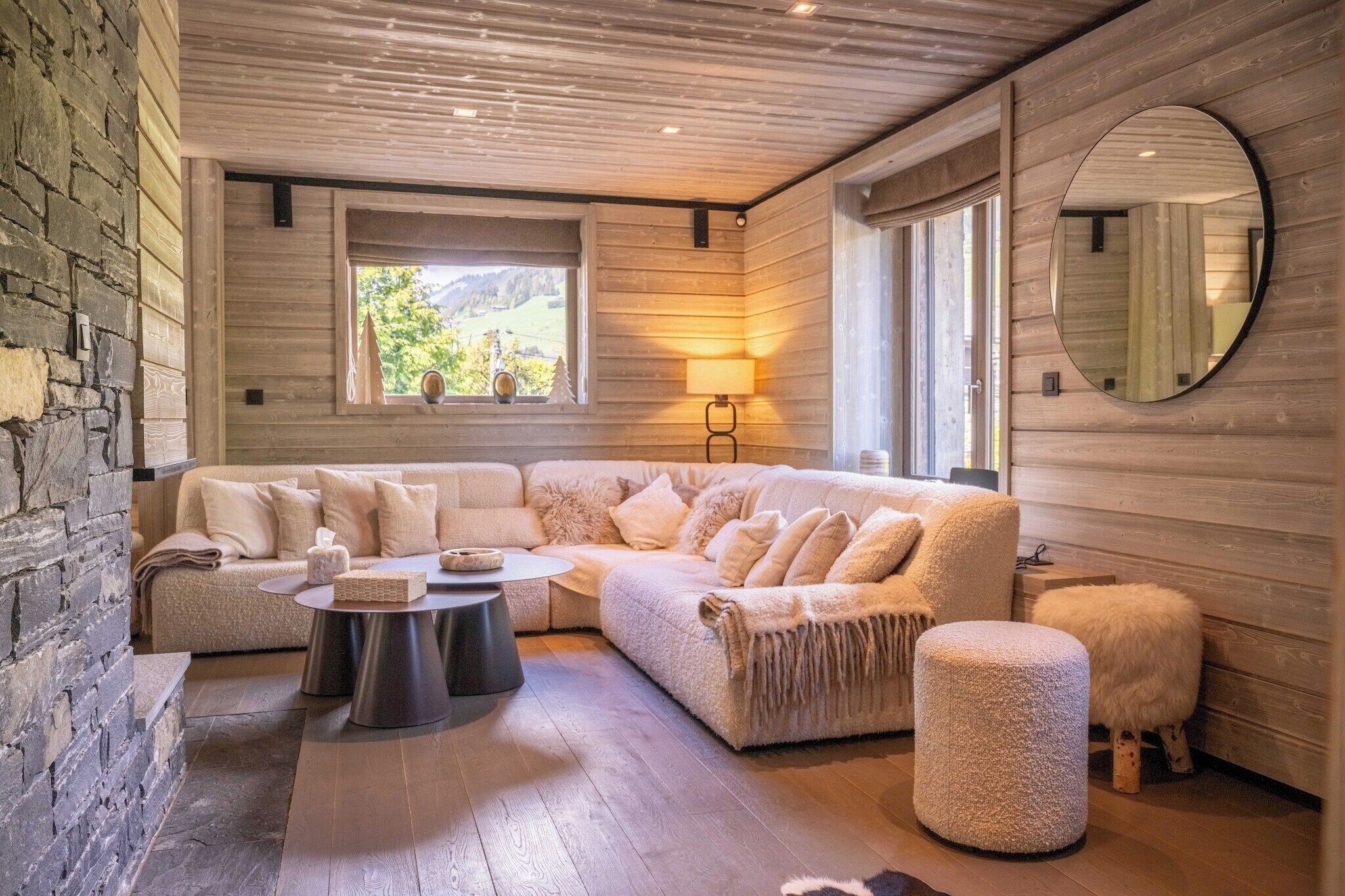 TV connectée, cheminée, espaces bureaux