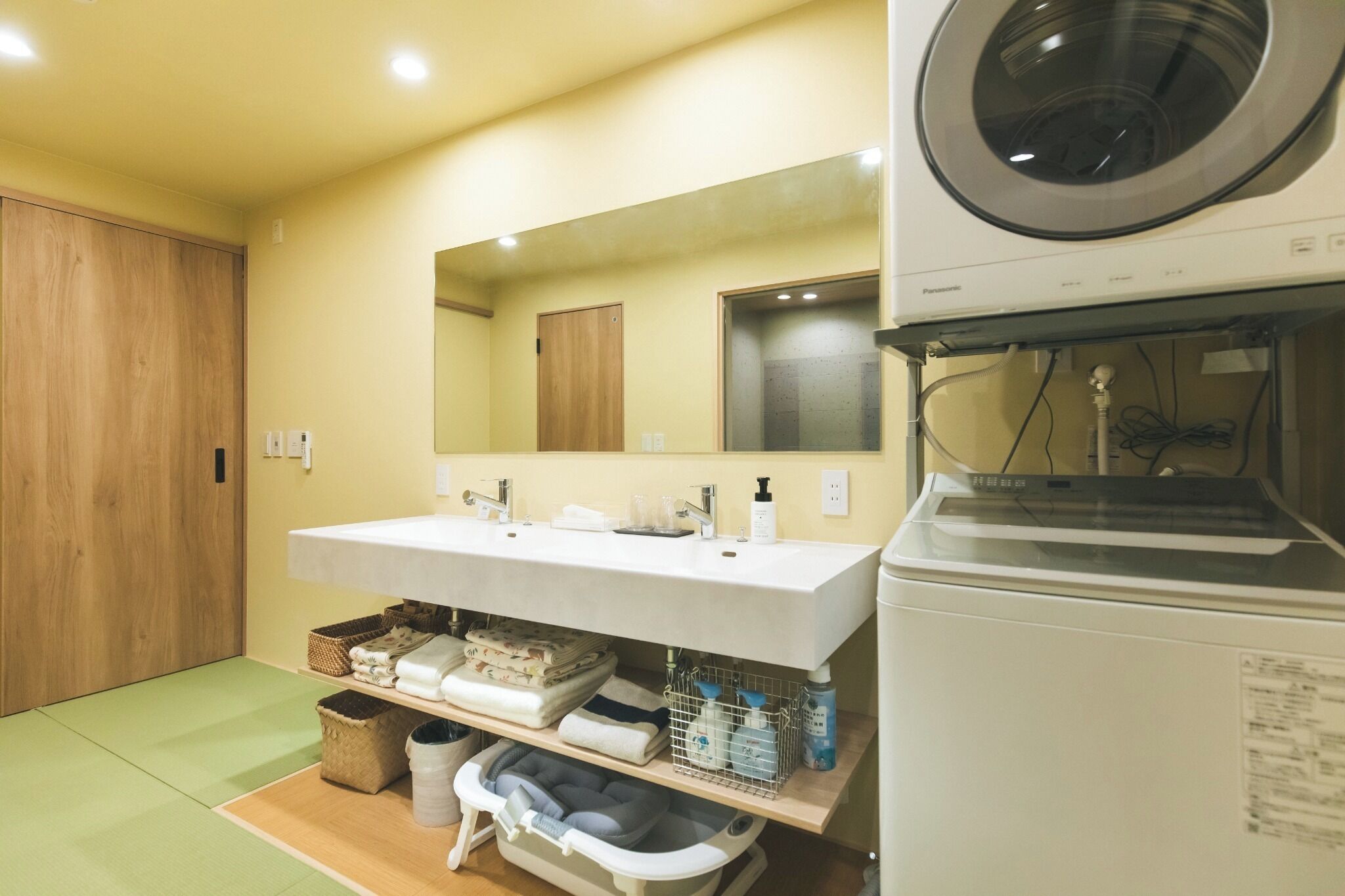 Hair dryer, towels
