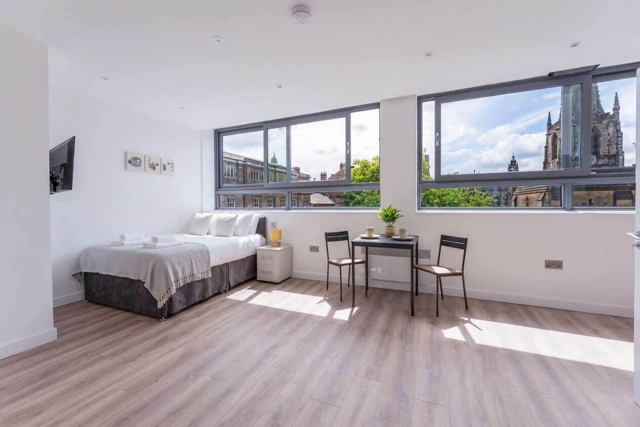 Modern & Bright Central Sheffield Studio W Views - Sheffield