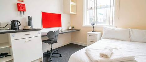 Desk, iron/ironing board, WiFi, bed sheets