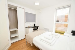 6 chambres, bureau, Wi-Fi, literie fournie