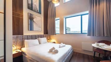 Iron/ironing board, WiFi, bed sheets