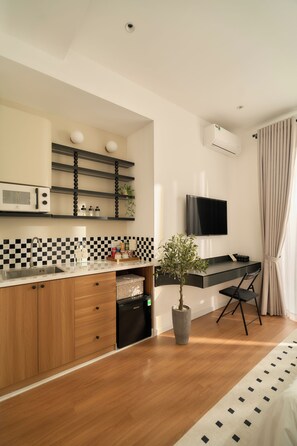 The Hideaway | Minibar, desk, soundproofing, iron/ironing board (on request) - Hanachi Stay (Ho Chi Minh City)