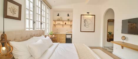 The Santuary | Minibar, meja kerja, kedap suara, dan setrika/meja setrika
