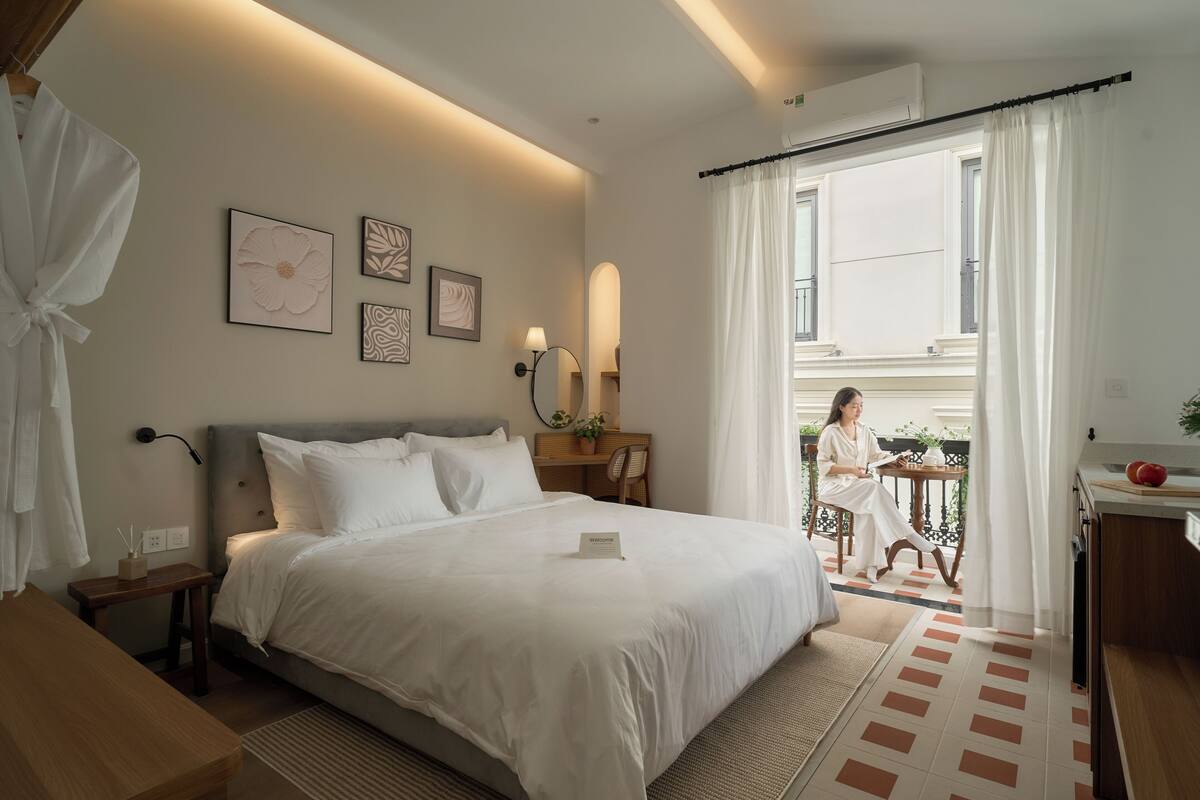 The Silent Nest | Minibar, desk, soundproofing, iron/ironing board (on request)