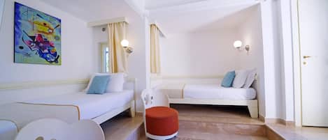 Comfort Triple Room, Balcony | In-room safe, bed sheets