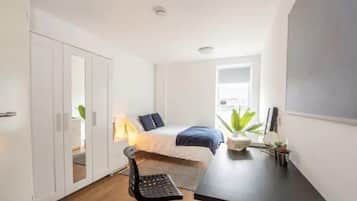 Desk, WiFi, bed sheets