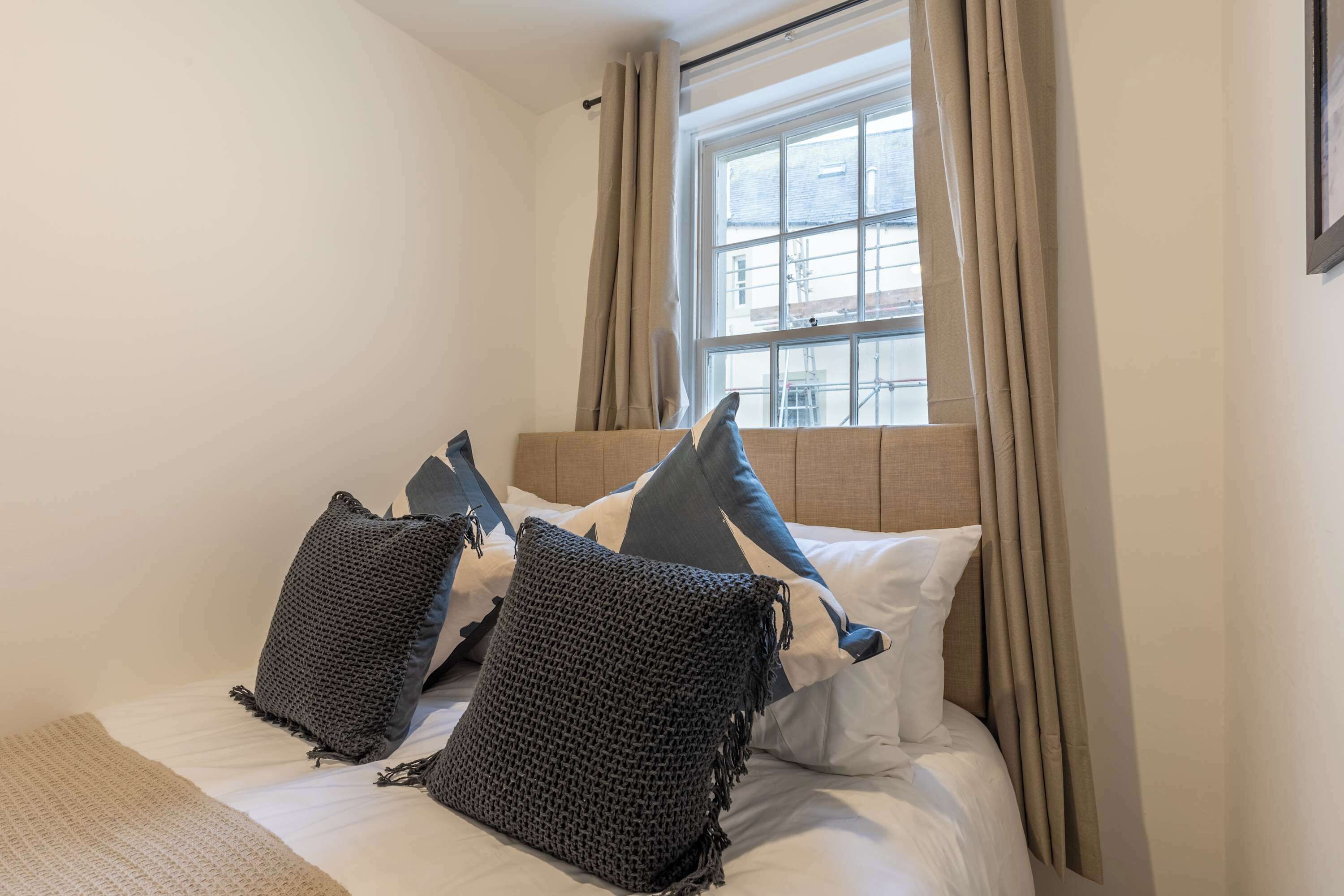 Desk, iron/ironing board, WiFi, bed sheets