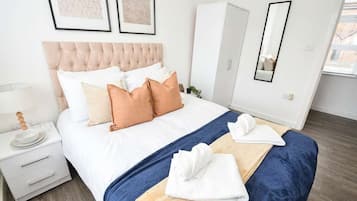 Desk, iron/ironing board, WiFi, bed sheets