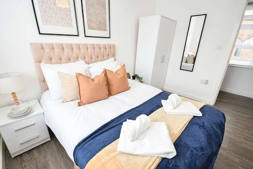 Central Wigan Contemporary 2 Bedroom Apartment