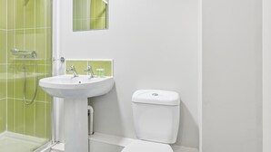 A bathroom with a white sink, toilet, and shower. - Budget Double Studio Room in Central Nottingham (Nottingham)